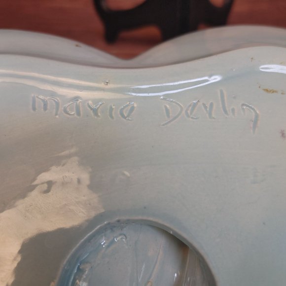 Vintage Studio Pottery | Marie Devlin Gold Leaf Rim Seashell Shaped Ashtray - Picture 3 of 4